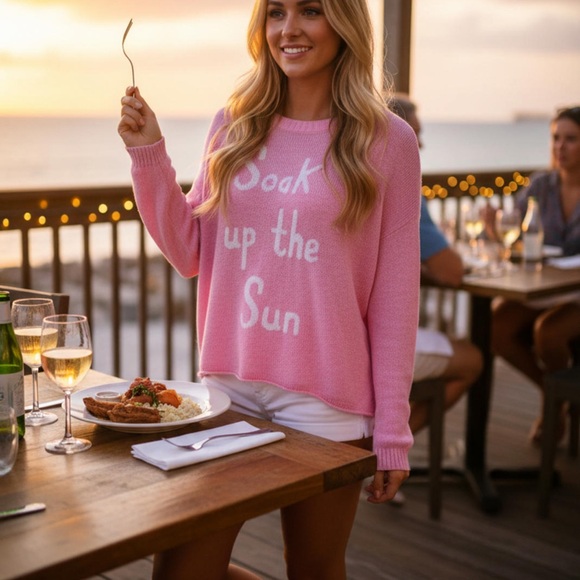 Lilly Pulitzer Sweaters - NWT Lilly Pulitzer PIPPY ‘SOAK UP THE SUN’ Pink Crew Neck Sweater, S